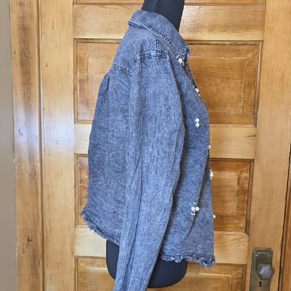 Sweet Rain Gray with Beaded Pearl Accents Button Down Shirt M - Picture 3 of 4